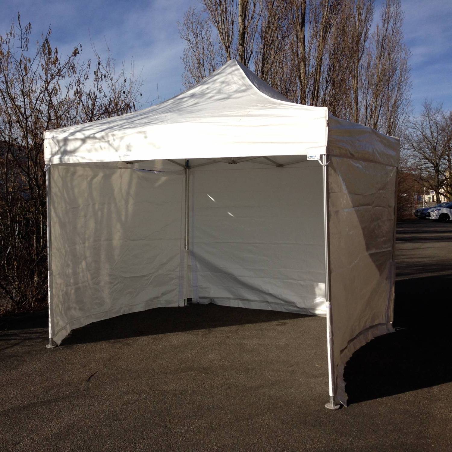 Location tente pliante à Lyon pour professionnels particuliers et collectivités