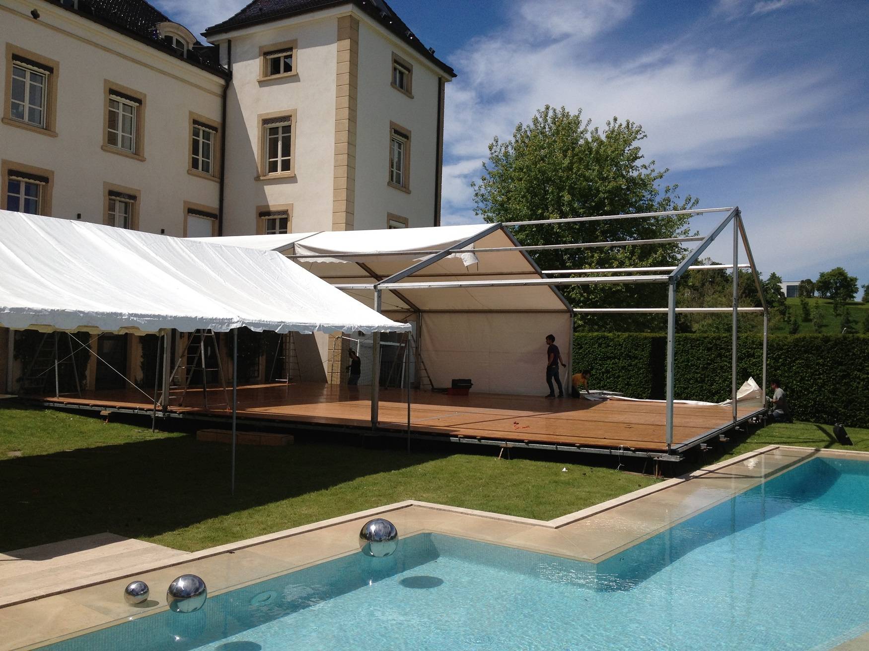 Location de chapiteau avec plancher à Saint Cyr au Mont d'or à côté de Lyon