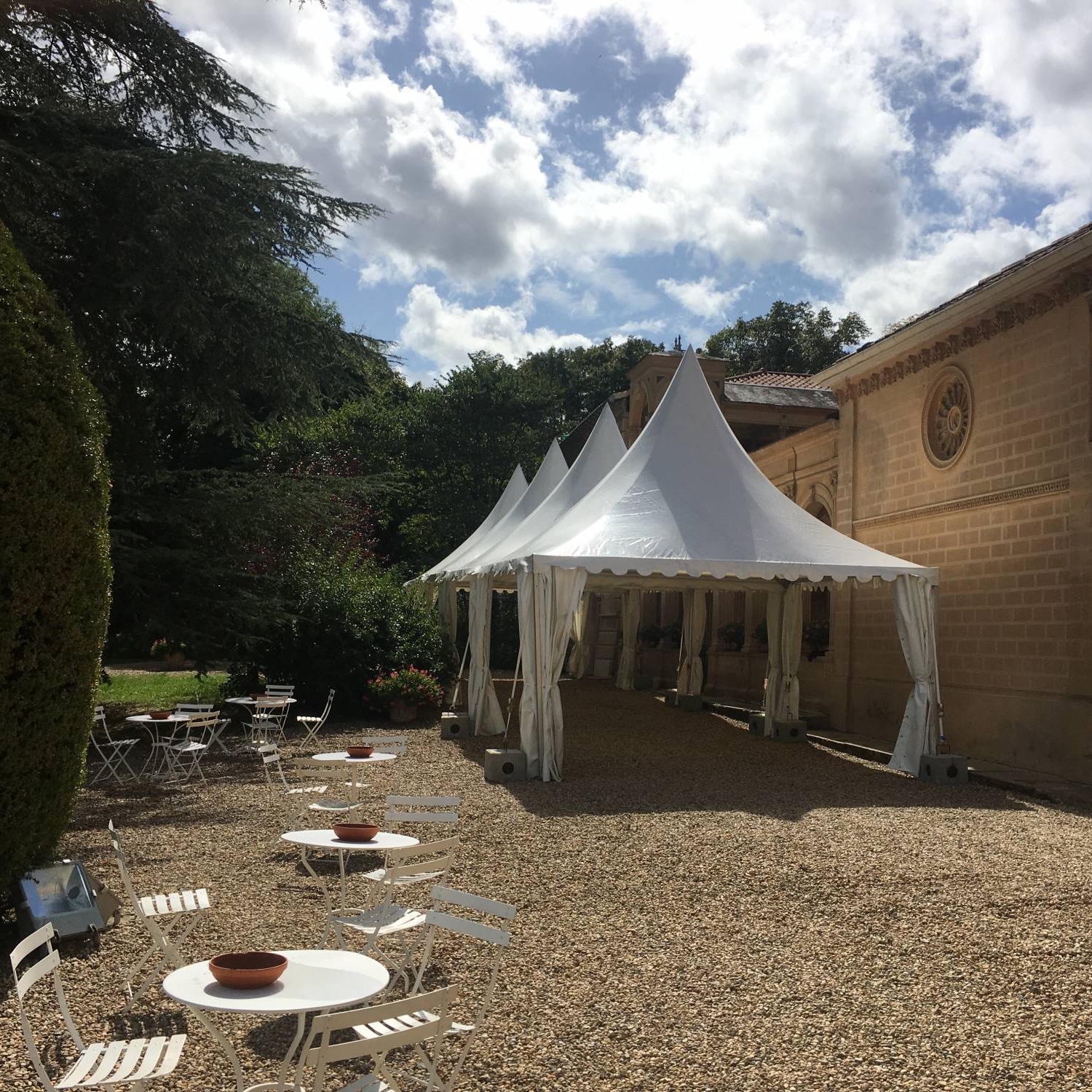 Location de tente de réception blanche à Lyon