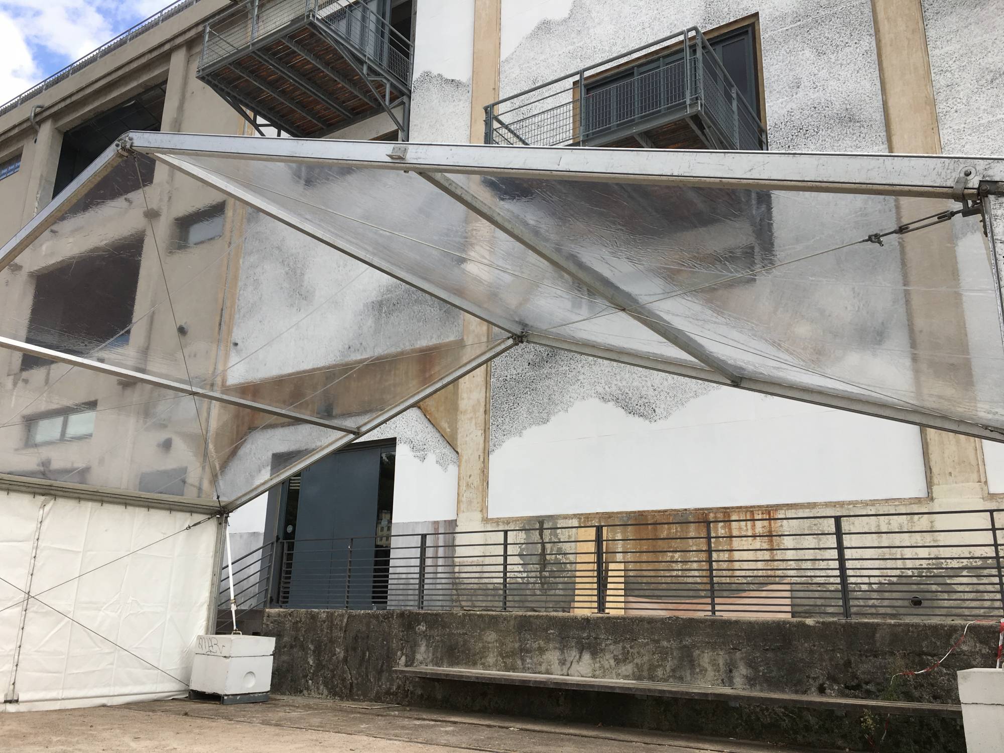 Location de chapiteau cristal 10x5m pour la biennale de Lyon