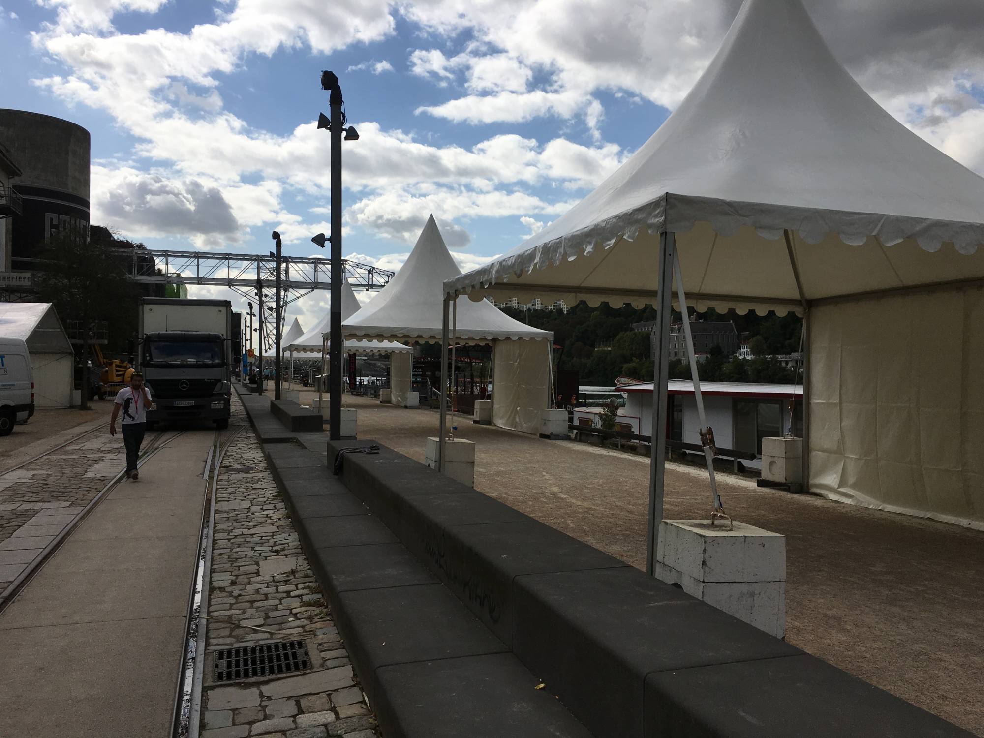 Installation chapiteaux Biennale d'Art Contemporain à Lyon