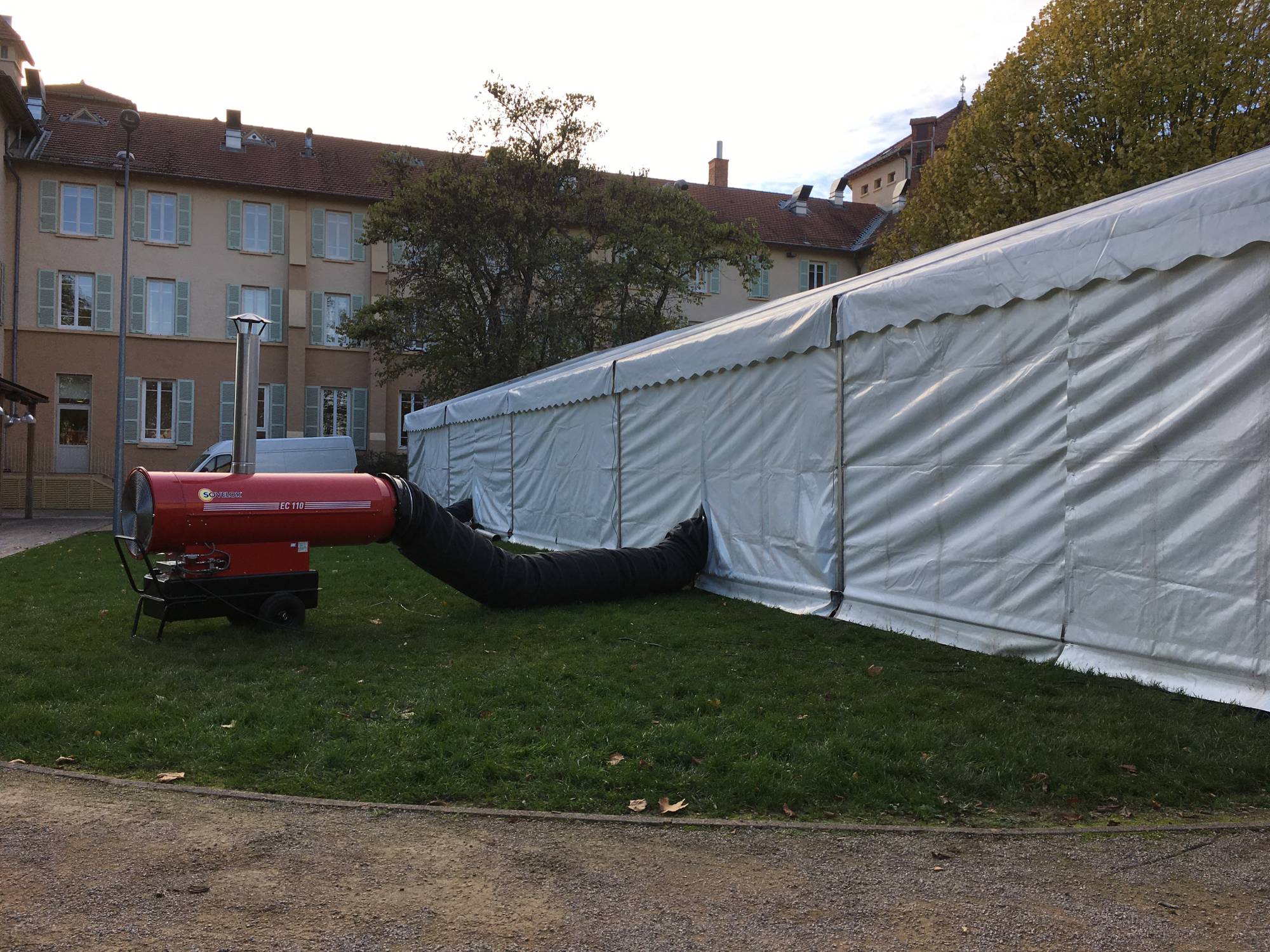Location de chauffage pour tente à Lyon, Sathonays-camp, Chevinay
