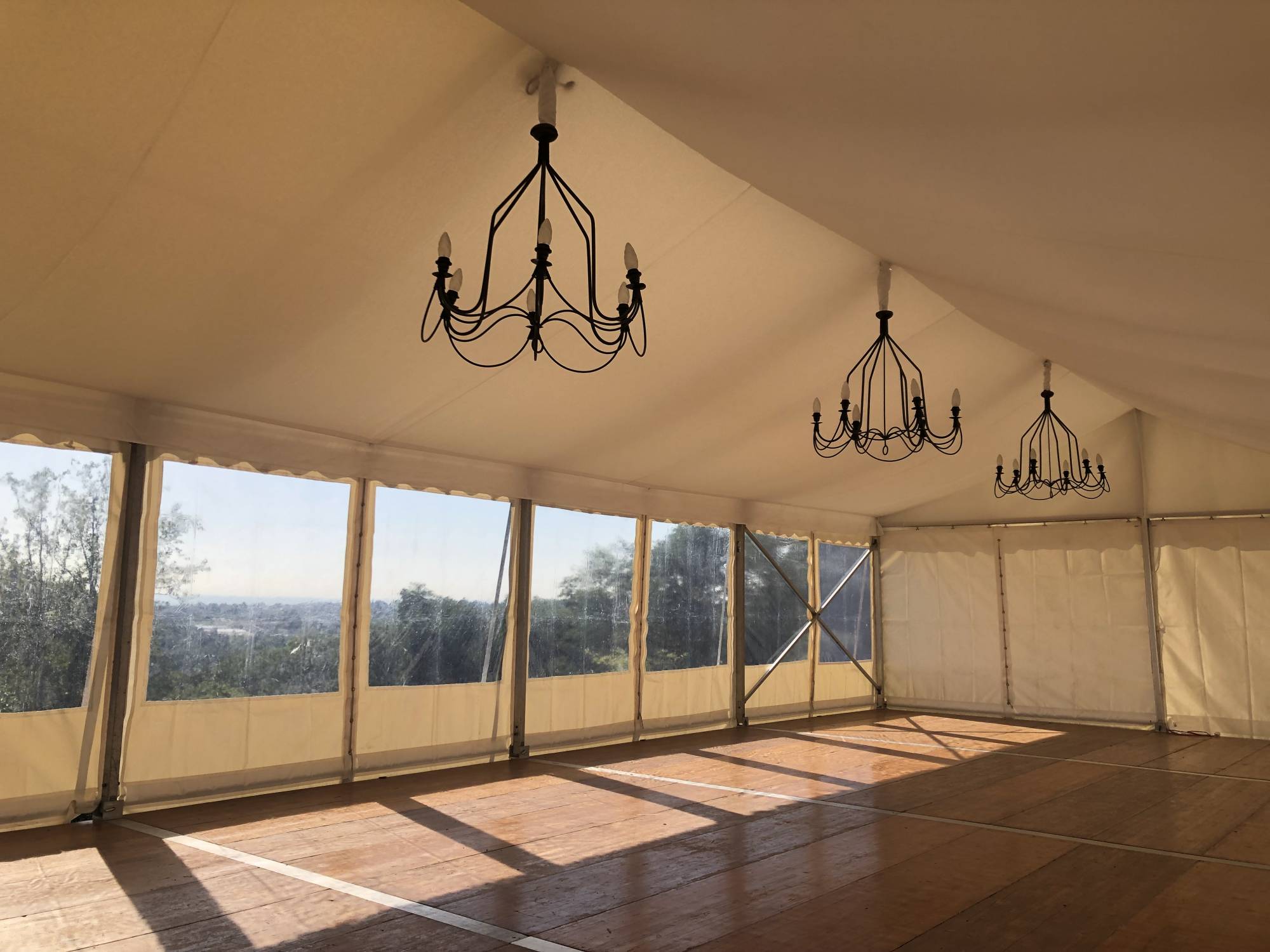 Tarif de location pour un chapiteau pour mariage Vienne Isère avec vélum