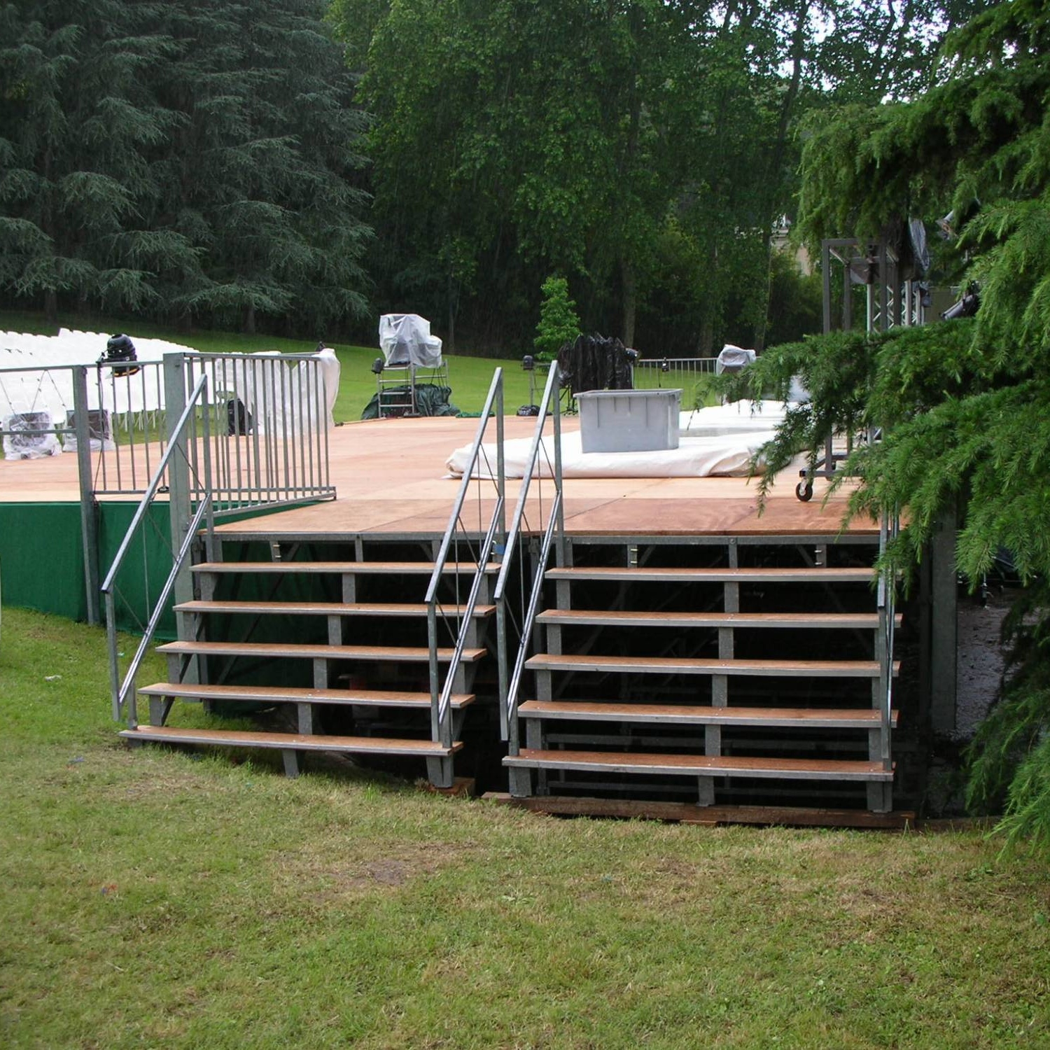 Location escaliers scène, estrade, podium événement Lyon