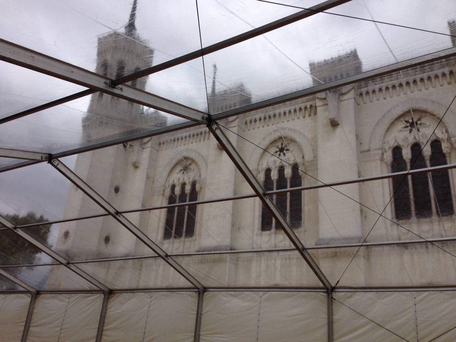 Installation chapiteau en cristal pour diner de gala à Lyon
