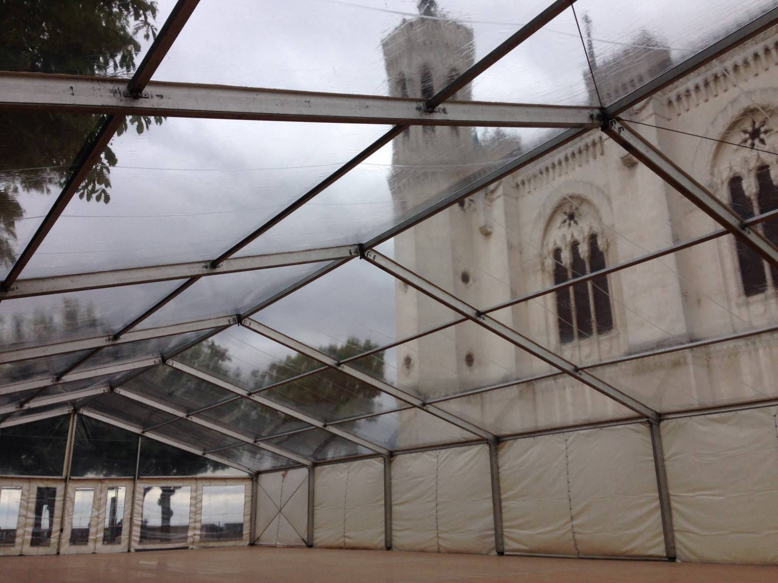 Location de tente cristal pour une réception ou une soirée de mariage à Lyon