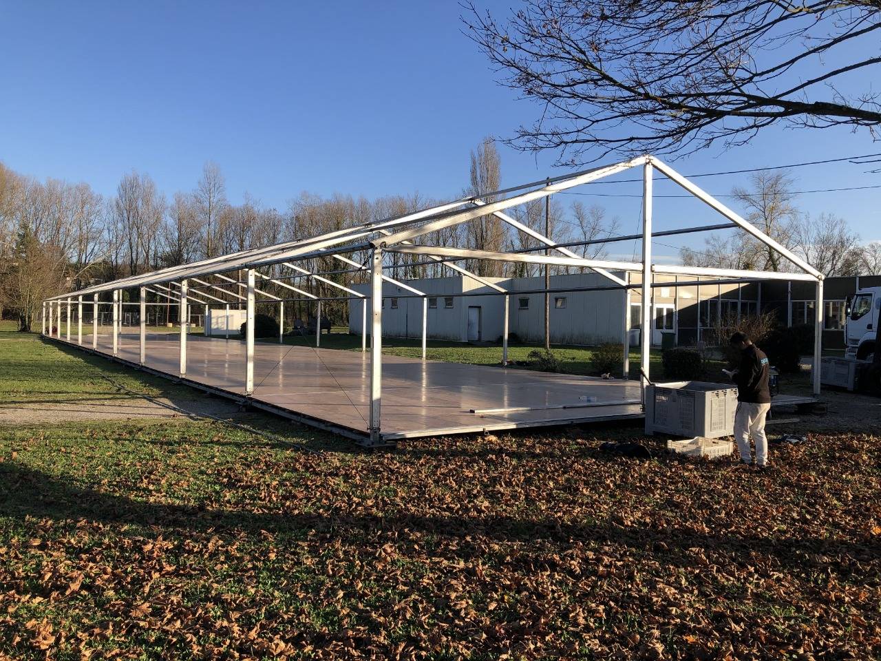 Location de chapiteau avec plancher bois pour réception à Lyon