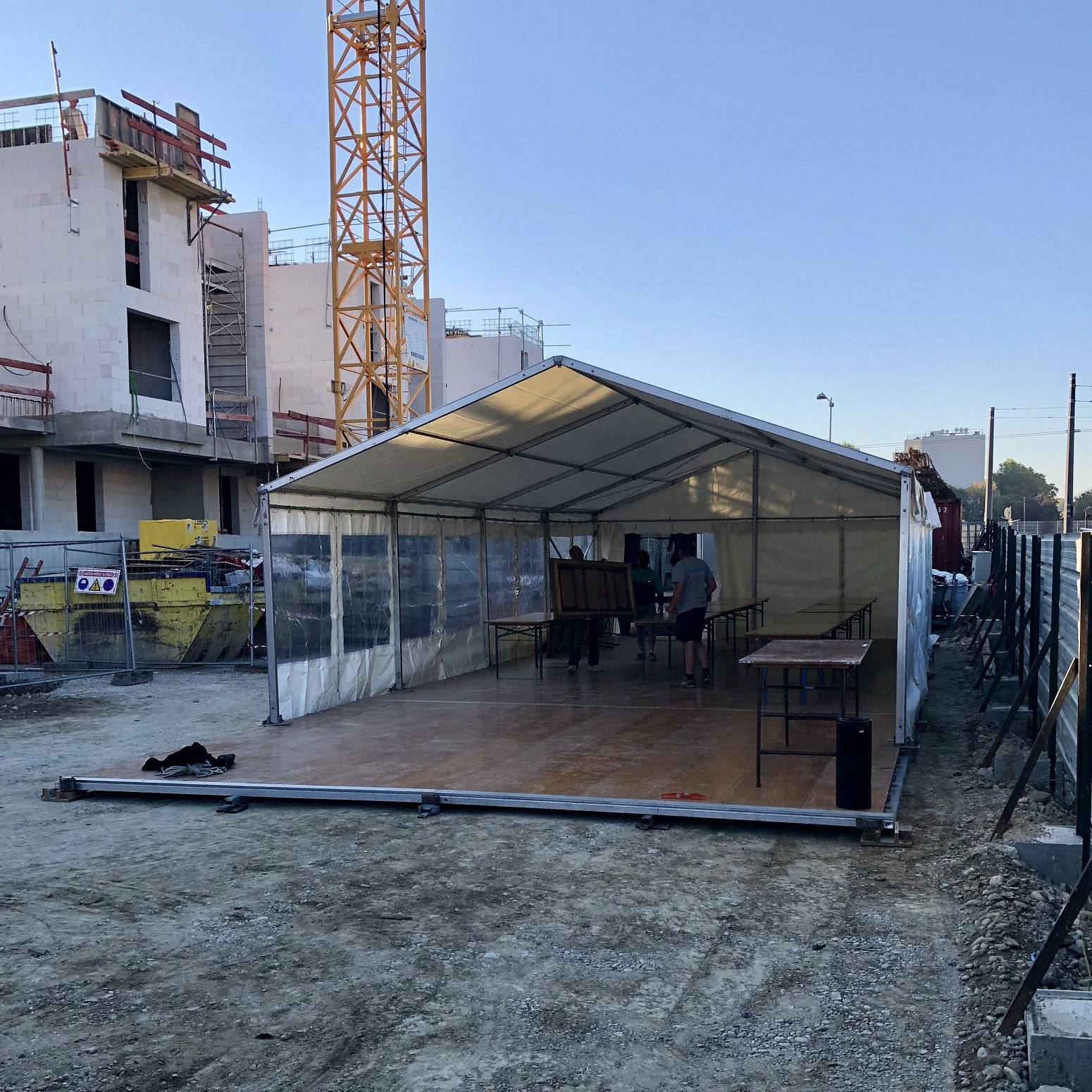 Location de parquet autoporté plancher double nappe pour chapiteau à Lyon