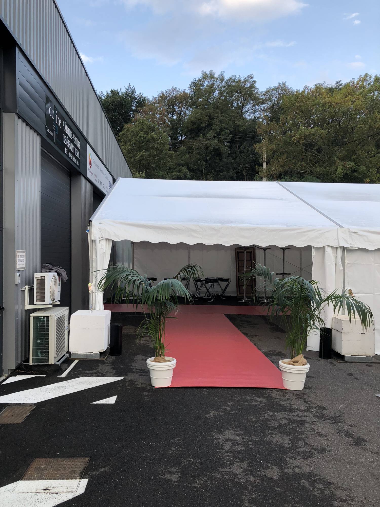 Tarif de location de chapiteau à Lyon avec mobilier