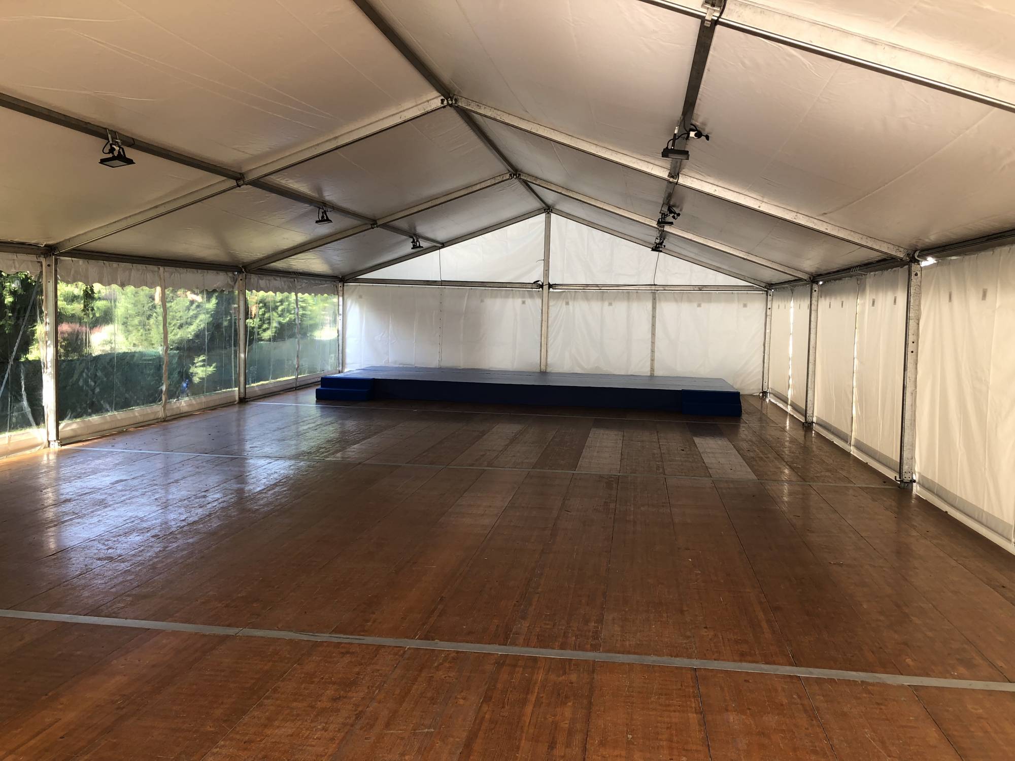 Location chapiteau cristal et mobilier pour la société CTA à Chaponost