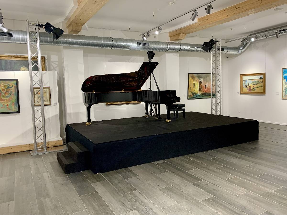 location de podium pour récital de piano sur Lyon, Villefranche ou Saint Symphorien
