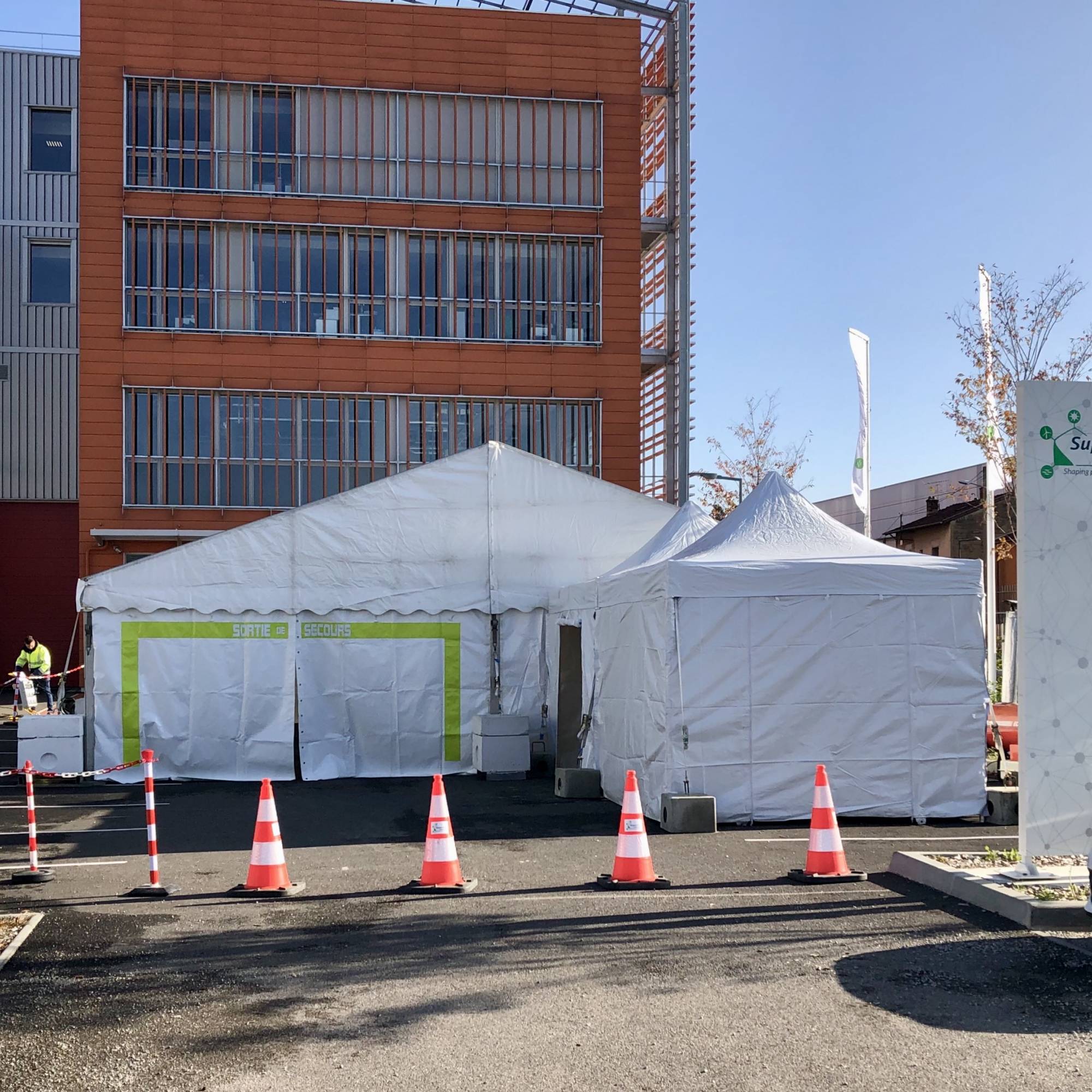 Location de chapiteau à Villeurbanne près de Lyon pour inauguration de nouveaux locaux