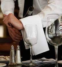 Carcat Location, votre partenaire pour la location de tables, chaises, vaisselle et nappage pour votre repas de mariage.